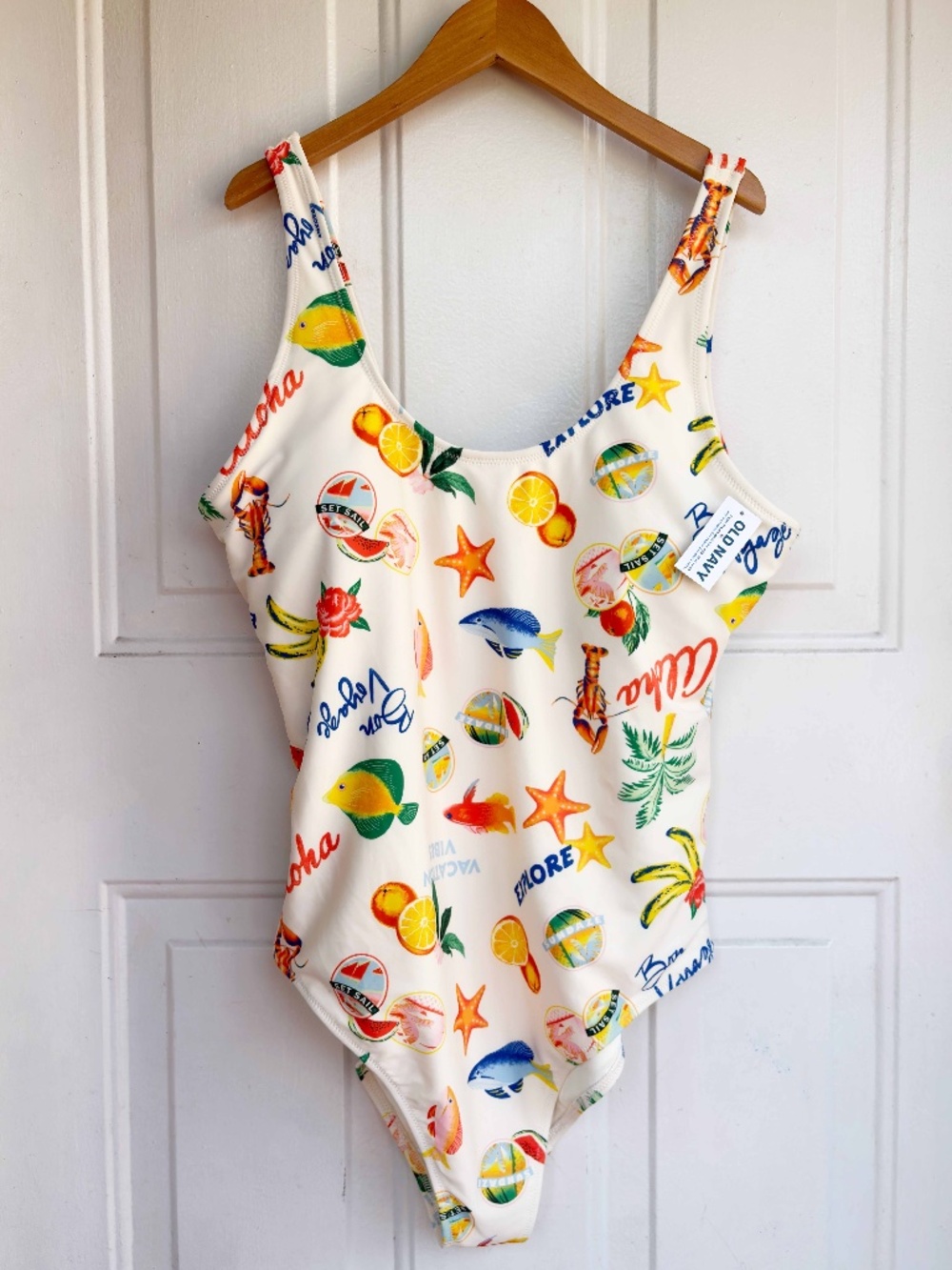 Old Navy XL One Piece Swimsuit Women’s Tropical Fish Vacation Beach Swim NWT